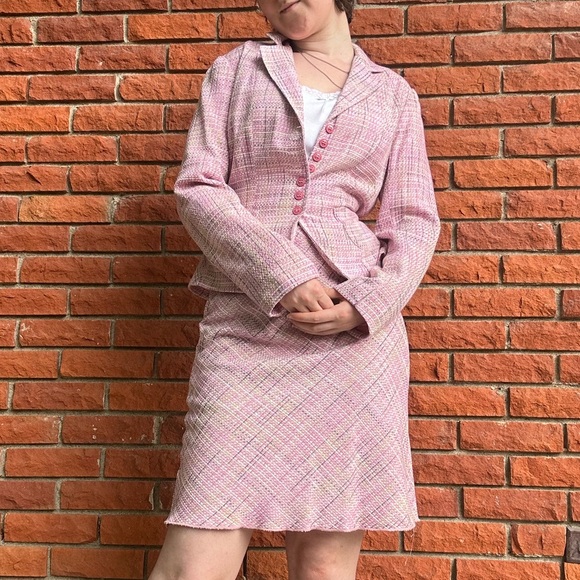 Pink tweed suit set - Picture 11 of 16